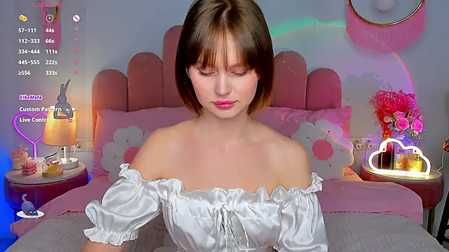 Snapshot of MaryLew chatting on November 18, 2025, 6:28 am MaryLew online show from November 18, 2025, 6:28 am