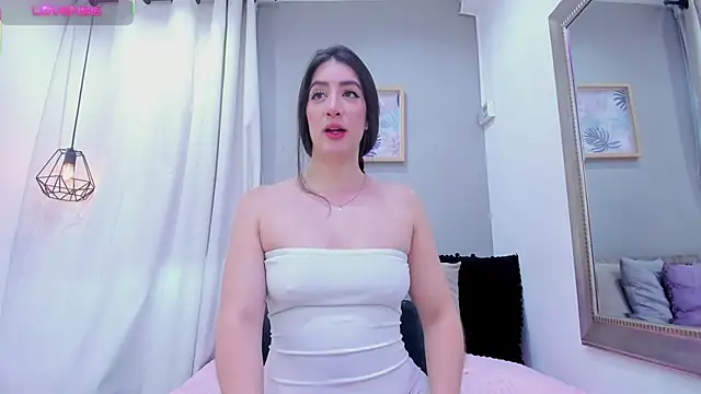  AlejaCruz  online show from October 5, 2025, 11:56 am