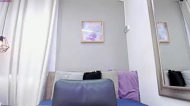  AlejaCruz  online show from September 27, 2025, 7:20 pm