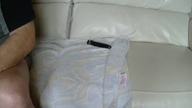 claudemichel online show from October 4, 2025, 1:34 pm