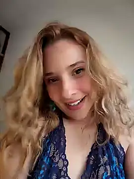 Snapshot of Sophy_Bunny chatting on December 6, 2024, 7:28 pm Sophy Bunny online show from December 6, 2024, 7:28 pm