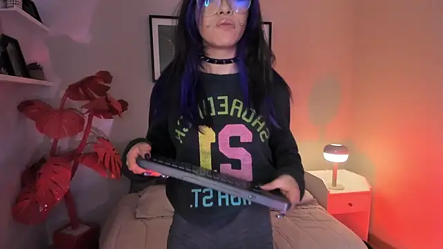 Snapshot of Violetta_Nur chatting on February 11, 2026, 9:14 pm Violetta Nur online show from February 11, 2026, 9:14 pm