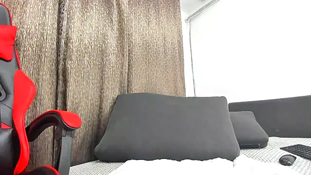 EmmaStward online show from November 24, 2025, 7:14 pm