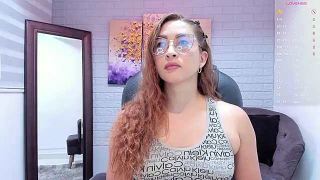  LaraMom  online show from May 11, 2026, 7:44 pm
