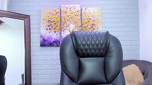  LaraMom  online show from December 1, 2025, 12:17 pm