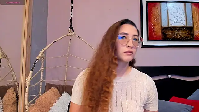  LaraMom  online show from October 20, 2025, 7:36 pm