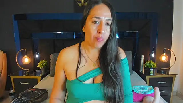 MayraVegas online show from February 20, 2025, 1:08 pm