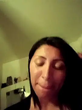 Snapshot of tiffani__love chatting on October 17, 2025, 1:42 am tiffani love online show from October 17, 2025, 1:42 am