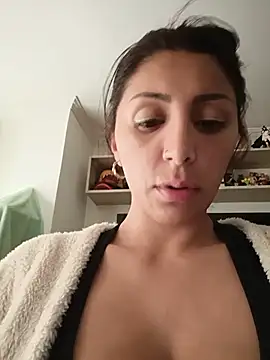 tiffani  love online show from July 27, 2026, 9:33 pm