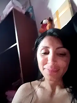 Snapshot of tiffani__love chatting on October 20, 2025, 10:21 pm tiffani love online show from October 20, 2025, 10:21 pm