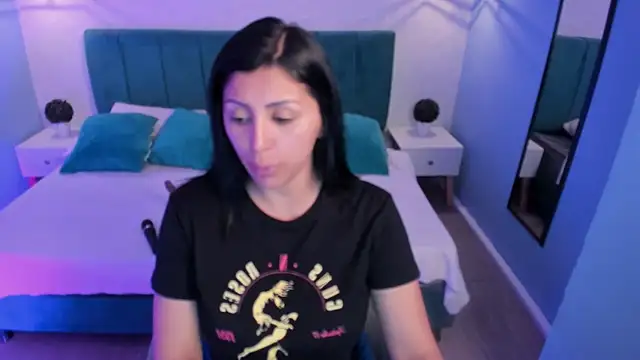 tiffani  love online show from February 26, 2025, 12:38 pm