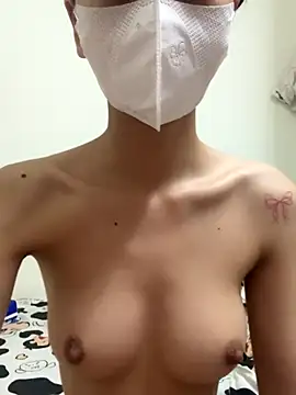 Snapshot of Lucy-Gold chatting on October 6, 2025, 11:22 am Lucy-Gold online show from October 6, 2025, 11:22 am