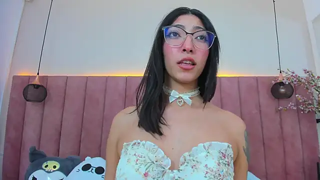 MarianaBranzz online show from February 25, 2025, 4:04 pm