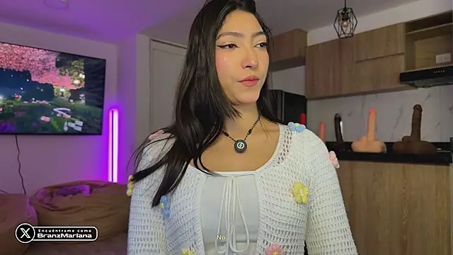 MarianaBranzz online show from April 8, 2026, 4:08 pm