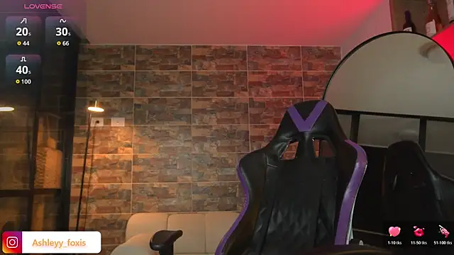 Snapshot of Ashleey_Fox chatting on December 4, 2025, 4:11 am Ashleey Fox online show from December 4, 2025, 4:11 am