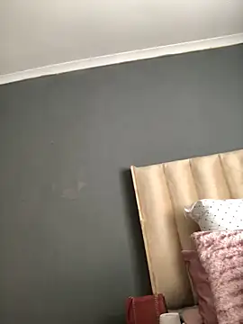 Nicole Liam  online show from October 21, 2025, 7:52 am