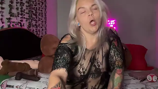 CherryBombBomb online show from August 7, 2026, 3:56 am
