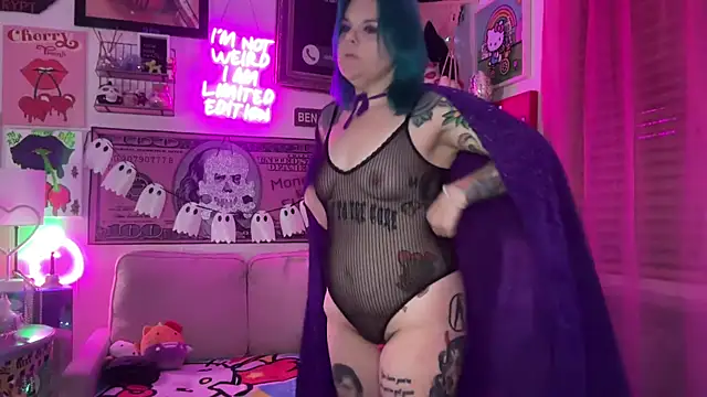 CherryBombBomb online show from October 28, 2025, 4:57 am