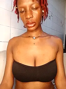 Snapshot of Ayrella02 chatting on November 17, 2025, 12:14 am Ayrella02 online show from November 17, 2025, 12:14 am