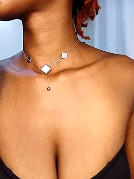 Snapshot of Ayrella02 chatting on November 27, 2025, 5:13 pm Ayrella02 online show from November 27, 2025, 5:13 pm