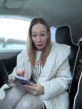 Snapshot of LavenderHot chatting on December 21, 2025, 2:57 am LavenderHot online show from December 21, 2025, 2:57 am