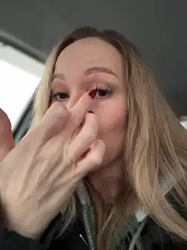 Snapshot of LavenderHot chatting on December 15, 2025, 2:50 am LavenderHot online show from December 15, 2025, 2:50 am