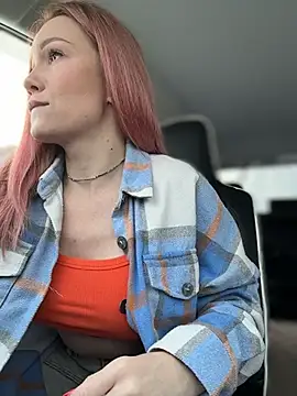 Snapshot of LavenderHot chatting on February 15, 2026, 2:34 am LavenderHot online show from February 15, 2026, 2:34 am