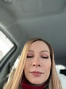 Snapshot of LavenderHot chatting on February 28, 2026, 2:44 am LavenderHot online show from February 28, 2026, 2:44 am