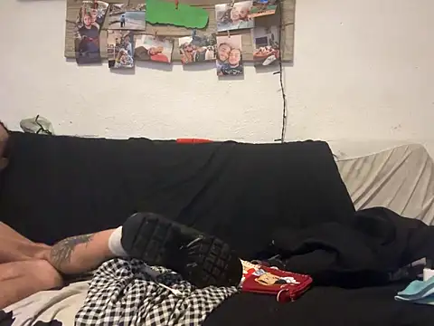 Snapshot of EnricoGio chatting on February 1, 2025, 5:37 pm EnricoGio online show from February 1, 2025, 5:37 pm