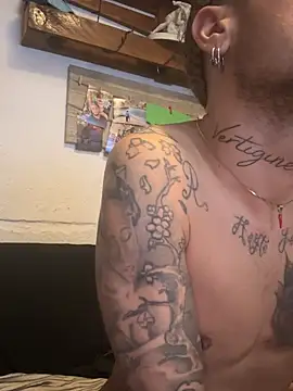 Snapshot of EnricoGio chatting on February 5, 2025, 6:35 am EnricoGio online show from February 5, 2025, 6:35 am