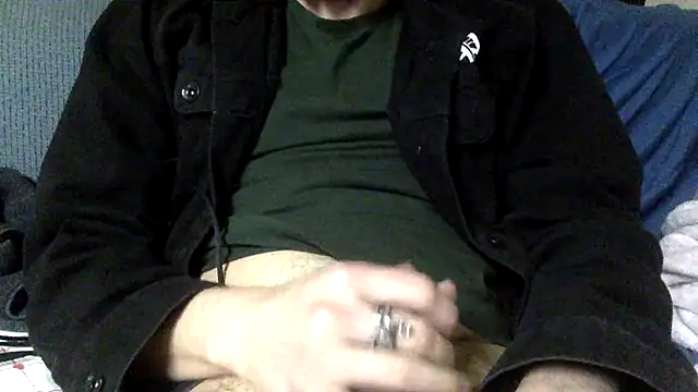 Snapshot of RoughJohn37 chatting on April 7, 2026, 4:25 am RoughJohn37 online show from April 7, 2026, 4:25 am