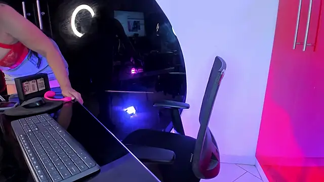 Deiisy Queen online show from October 6, 2025, 7:36 pm