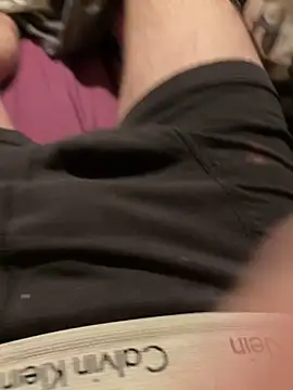 Snapshot of Straightlad95 chatting on October 27, 2025, 12:33 am Straightlad95 online show from October 27, 2025, 12:33 am