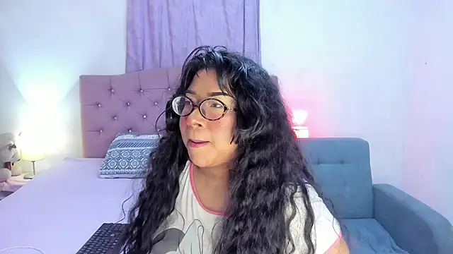 Snapshot of Latinabombsheell chatting on July 1, 2026, 6:36 am Latinabombsheell online show from July 1, 2026, 6:36 am