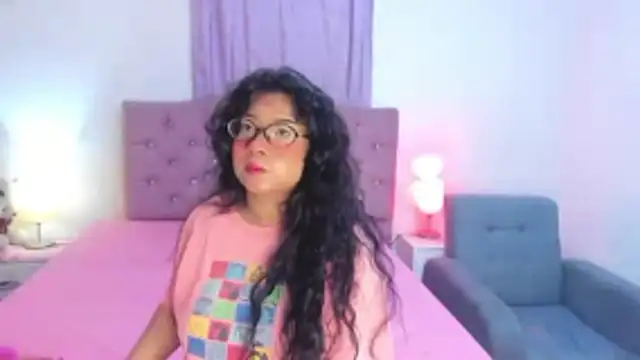 Snapshot of Latinabombsheell chatting on June 17, 2026, 6:13 am Latinabombsheell online show from June 17, 2026, 6:13 am