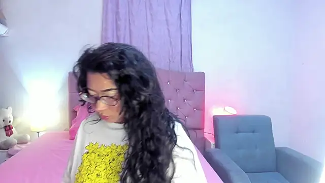 Snapshot of Latinabombsheell chatting on July 14, 2026, 6:25 pm Latinabombsheell online show from July 14, 2026, 6:25 pm