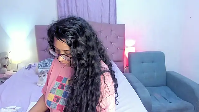 Snapshot of Latinabombsheell chatting on July 2, 2026, 6:41 am Latinabombsheell online show from July 2, 2026, 6:41 am