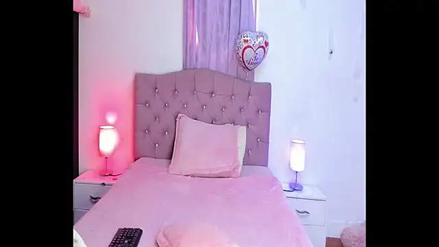 Latinabombsheell online show from October 23, 2025, 7:12 pm