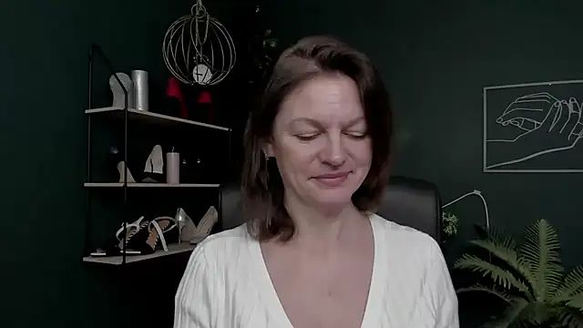 VivianWILD online show from December 4, 2025, 6:45 am