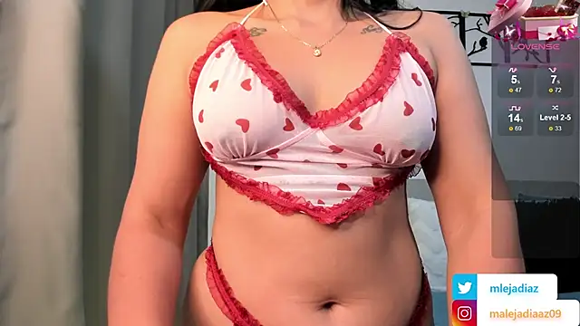 MalejaDiaz  online show from February 17, 2025, 9:00 pm