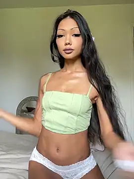 Snapshot of yummyrina chatting on June 8, 2026, 7:14 pm yummyrina online show from June 8, 2026, 7:14 pm