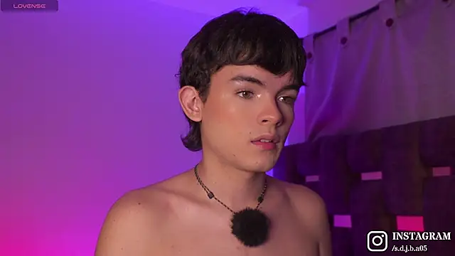 Snapshot of Angelo_018 chatting on November 18, 2025, 6:28 am Angelo 018 online show from November 18, 2025, 6:28 am