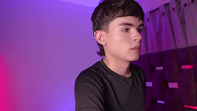 Snapshot of Angelo_018 chatting on October 9, 2025, 6:36 am Angelo 018 online show from October 9, 2025, 6:36 am