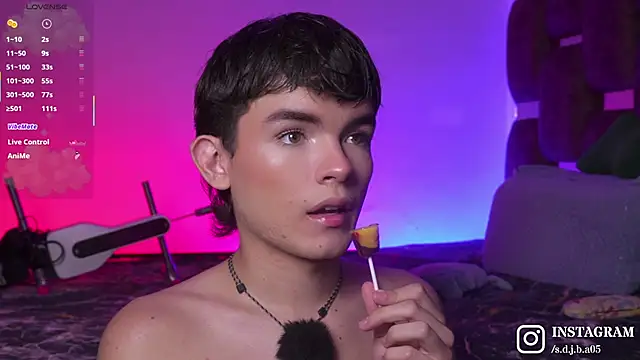 Snapshot of Angelo_018 chatting on November 8, 2025, 7:12 am Angelo 018 online show from November 8, 2025, 7:12 am