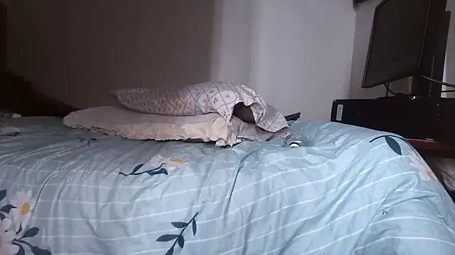 Snapshot of shoshortyy chatting on February 13, 2026, 10:43 pm shoshortyy online show from February 13, 2026, 10:43 pm