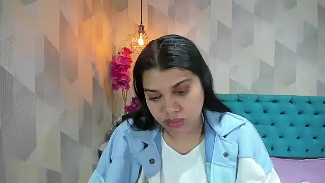 Snapshot of LindaBreeS chatting on July 14, 2026, 1:28 pm LindaBreeS online show from July 14, 2026, 1:28 pm