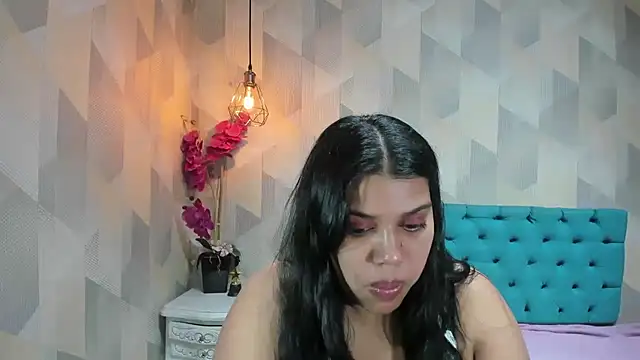 Snapshot of LindaBreeS chatting on July 9, 2026, 9:36 pm LindaBreeS online show from July 9, 2026, 9:36 pm