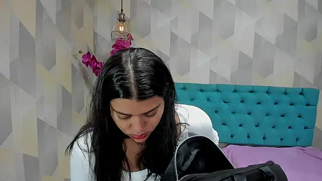 LindaBreeS online show from October 21, 2025, 1:21 pm