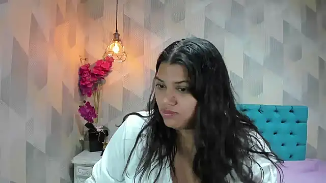 Snapshot of LindaBreeS chatting on May 20, 2026, 2:25 pm LindaBreeS online show from May 20, 2026, 2:25 pm