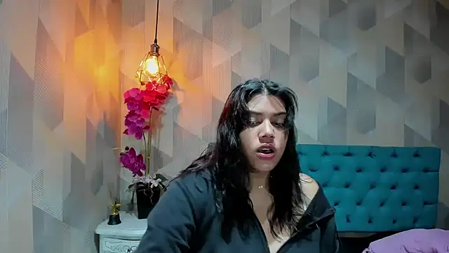 Snapshot of LindaBreeS chatting on February 1, 2026, 3:54 pm LindaBreeS online show from February 1, 2026, 3:54 pm